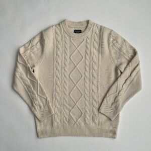 Abercrombie & Fitch men’s classic cream cable knit sweater